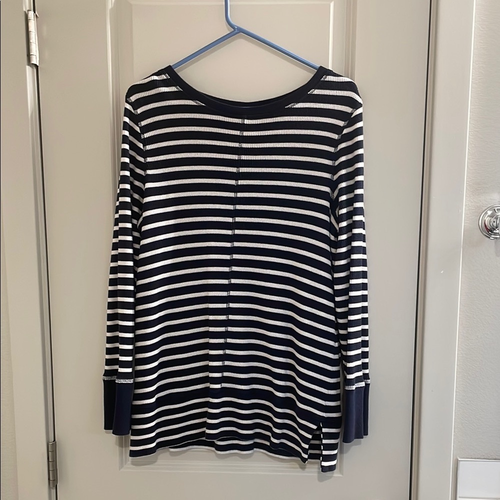 Chico's White and Navy Fitted Ribbed Blouse